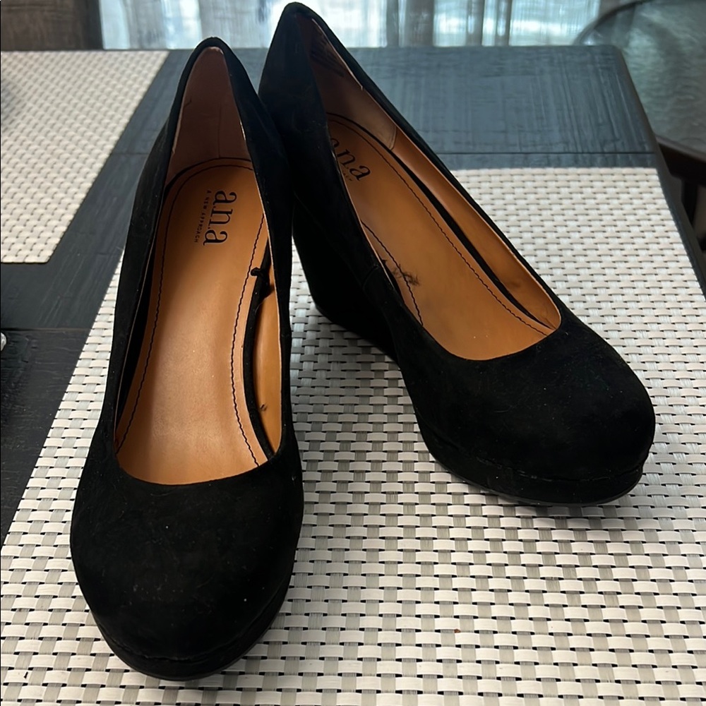 a.n.a Black High-Heeled Pumps with Thick Heel